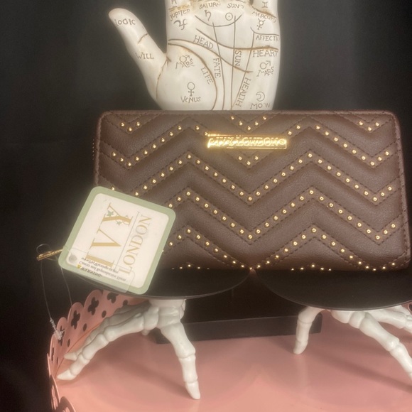 IVY LONDON dark coffee Color with Gold hardware! NEW WITH TAGS! - Picture 1 of 13